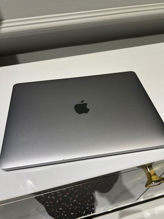 Mac book 200$ kelishiladi