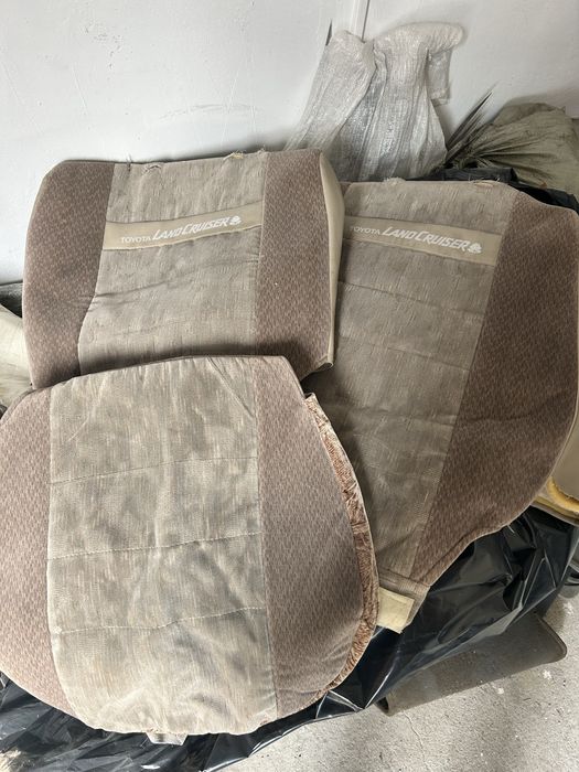 Чехлы на сиденья Toyota Land Cruiser 100