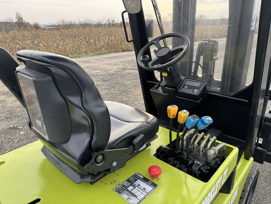 Stivuitor electric 2 tone clark tva deductibil