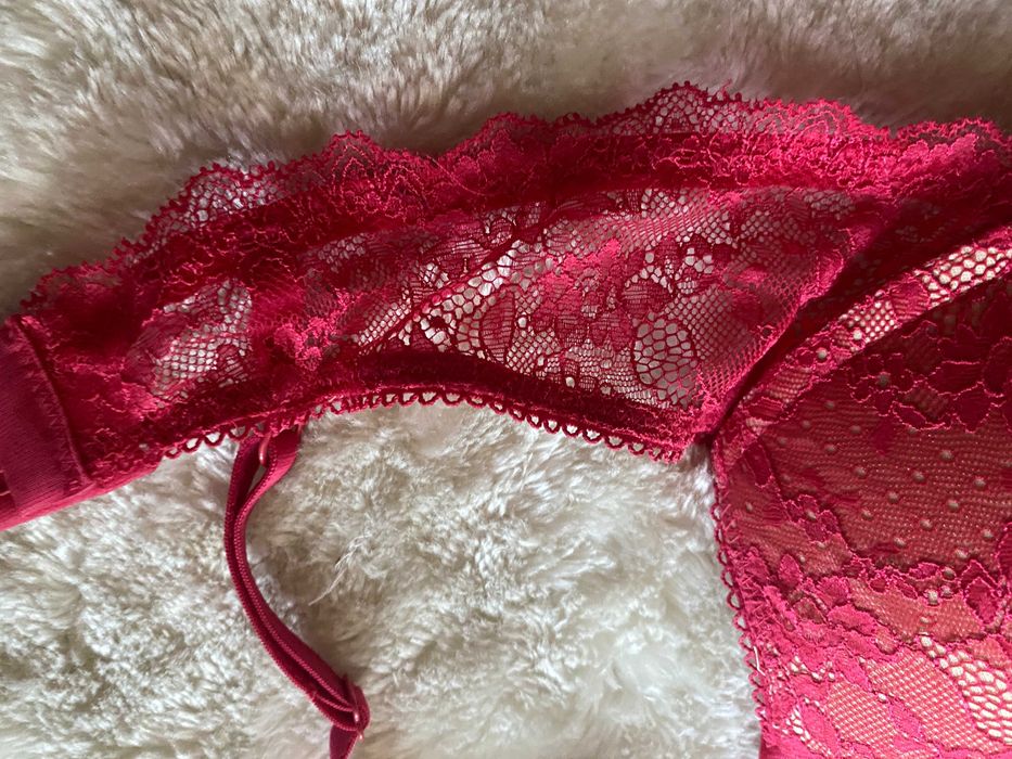 Sutien rosu corai cu dantela, 75C, nou