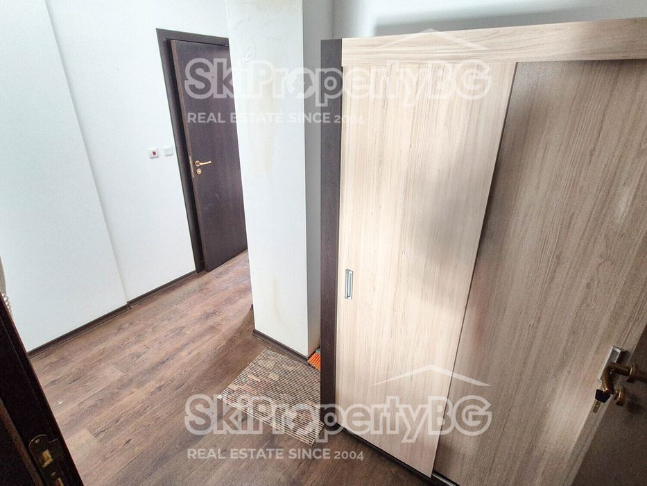 Двустаен апартамент с камина, с паркомясто и без такса поддръжка!