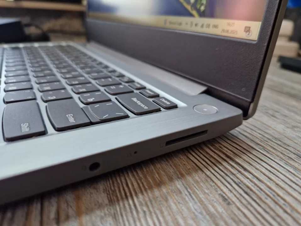 Ноутбук Lenovo Corei3 модель idiapad3 14IIL05