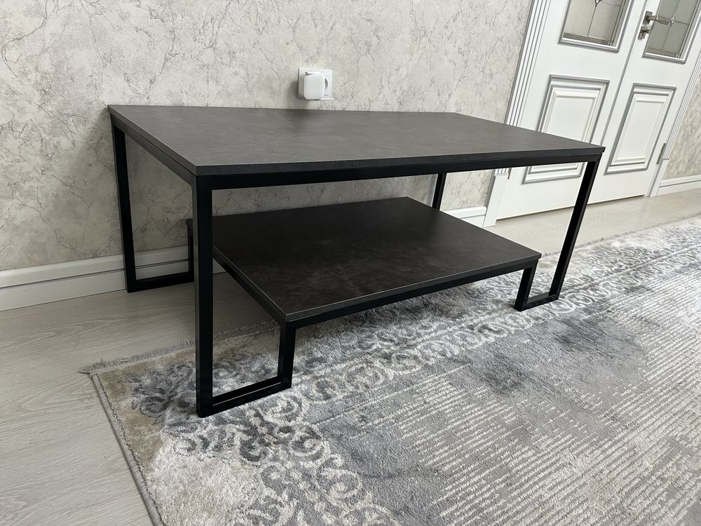 Jurnalniy stol loft uslubida