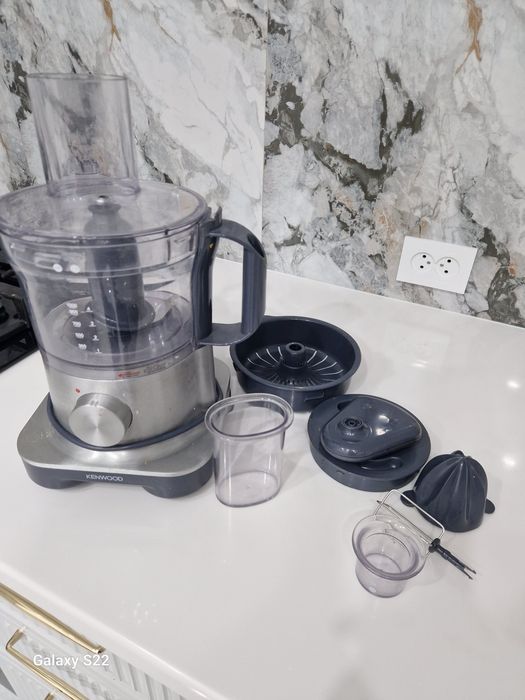 Продам кухонный комбайн