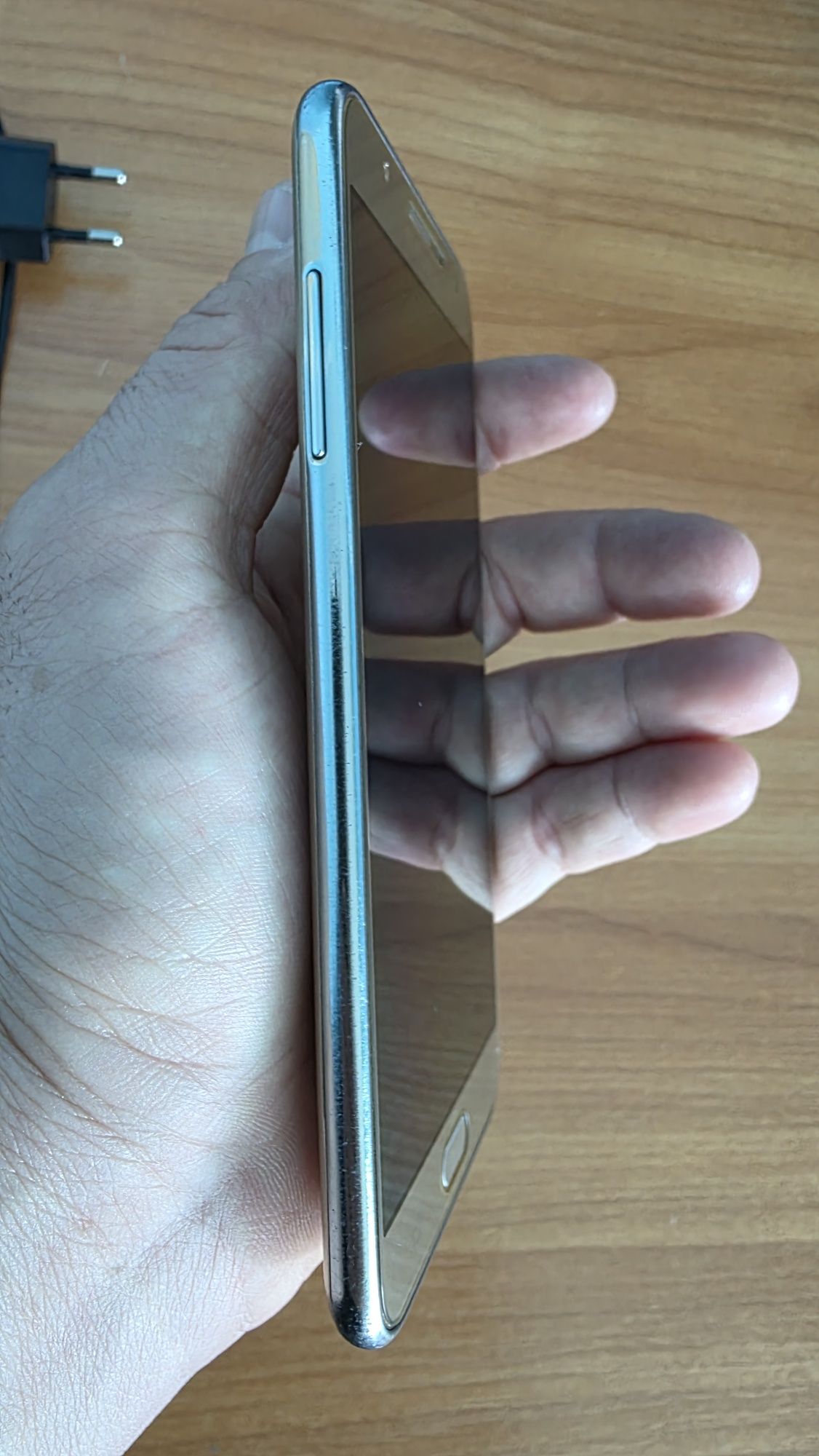Samsung Galaxy J7 (2015) Duos 16GB, Златист