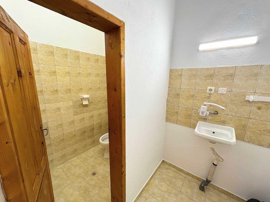 Дава се под наем Магазин в Велико Търново, Бузлуджа - 100 кв.м за 408 € - Снимка #4