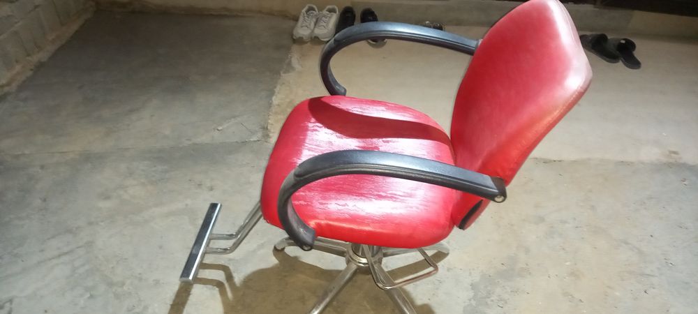 Парикмахерное кресло