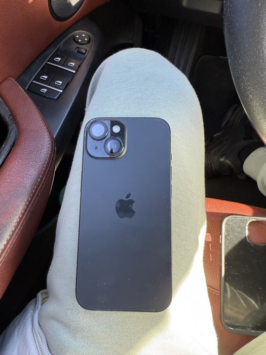 Vand iphone 15 128gb 87% baterie