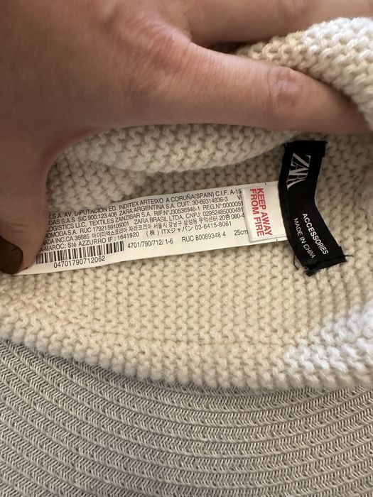Set fular si caciula Zara