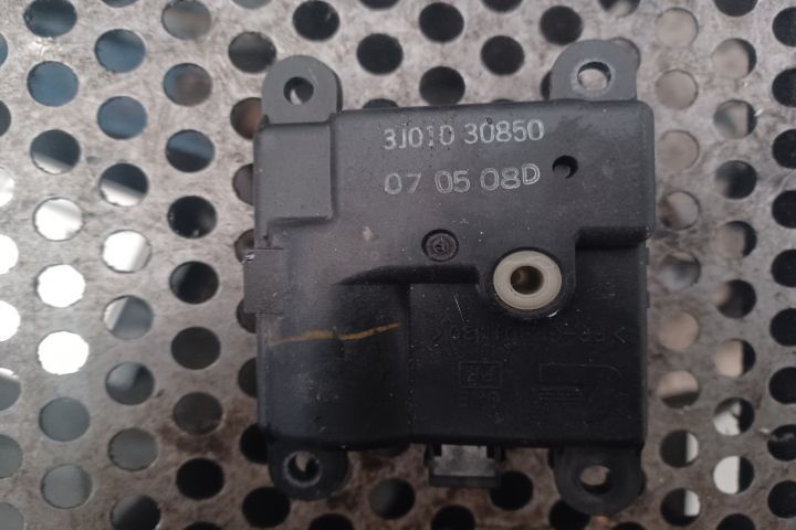 Motoras clapeta aeroterma 3J01030850 Nissan X-Trail T31  [din 2007 pana  2011] seria Crossover 2.0