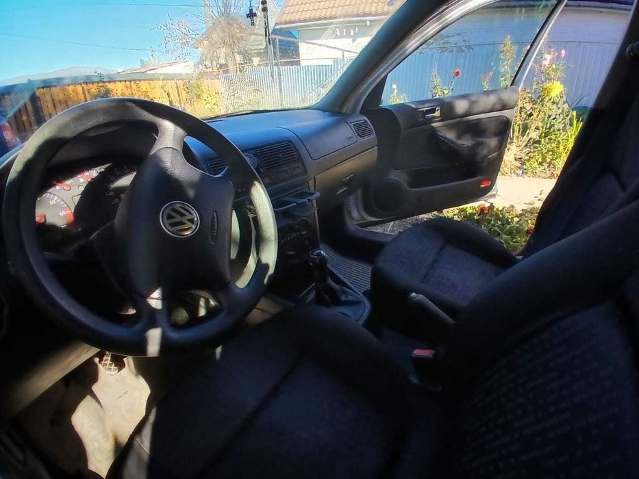 Volkswagen Golf 4 – 1.4 benzină, 2001 – stare tehnică bună