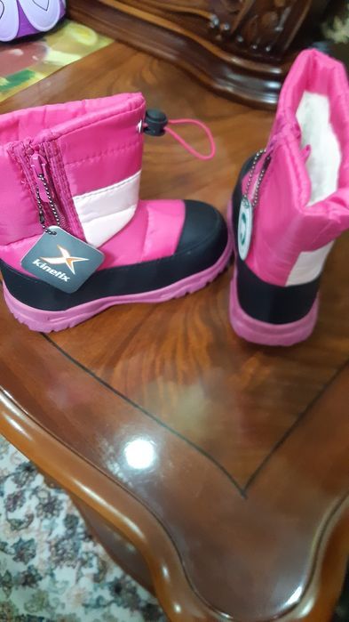 Продам сапожки для девочек.