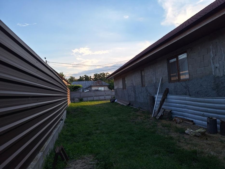 Proprietar vând casă Bolotest i-Gagesti tel.0039 3202241732