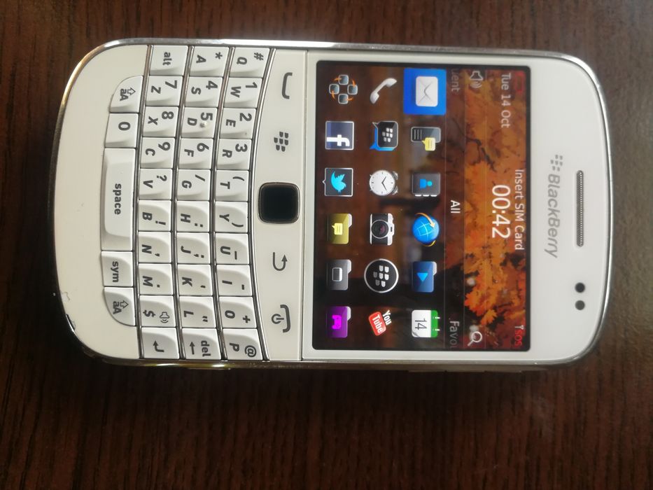 BlackBerry 9900 alb