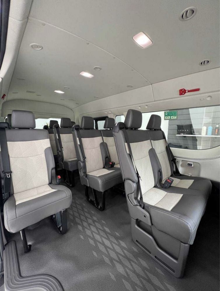 Услуги на микроавтобусе марки Тойота Hiace