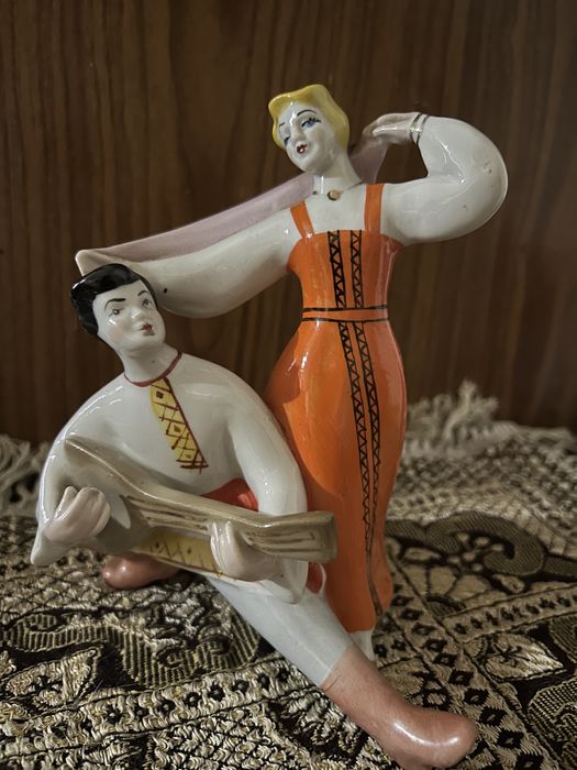 Статуэтки фарфоровые