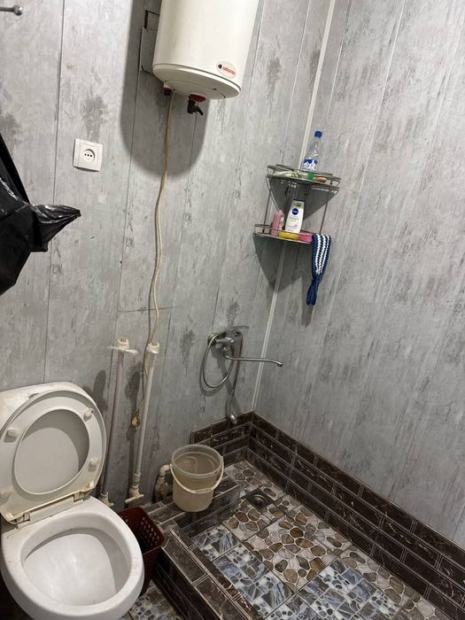 Яшнобадский район. Домик на земле.