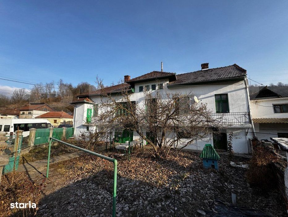 Casa de renovat, spatiu comercial si garaj, Zlatna