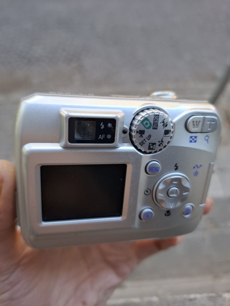 Компактен дигитален фотоапарат NIKON COOLPIX 3200