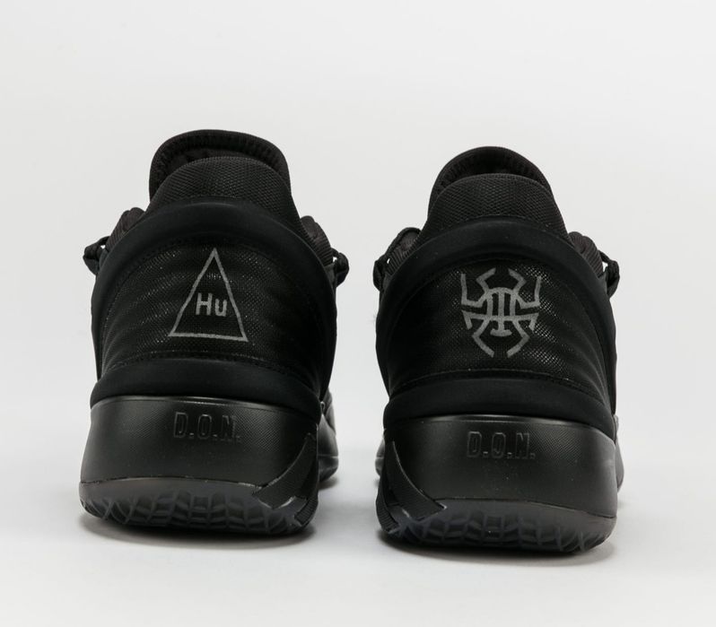 Adidas DON Issue II, redus de la 700ron