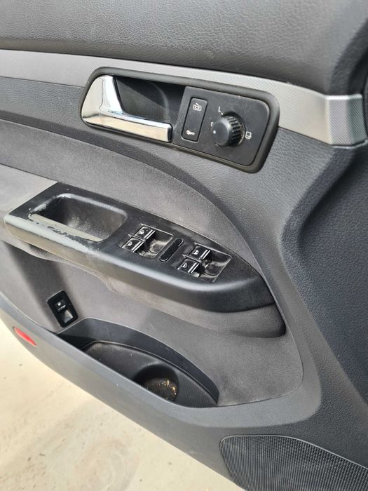 / САМО НА ЧАСТИ / VW Touran 1.9TDI, 105кс код - BKC, ляв волан