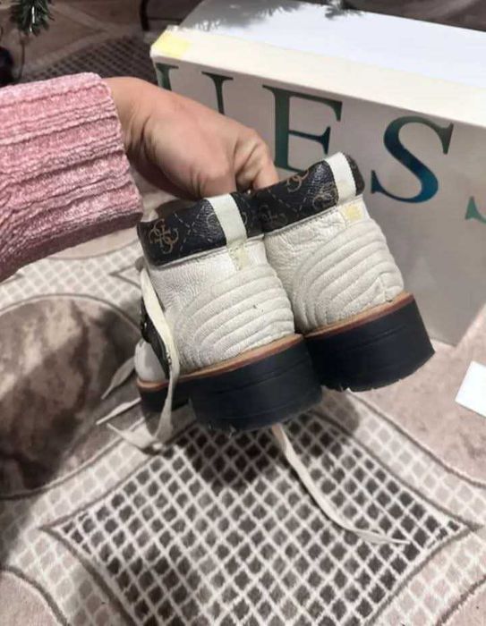 Оригинални боти на Guess естествена кожа