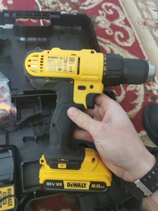 Bormasina DeWalt DCD776 771 nouă