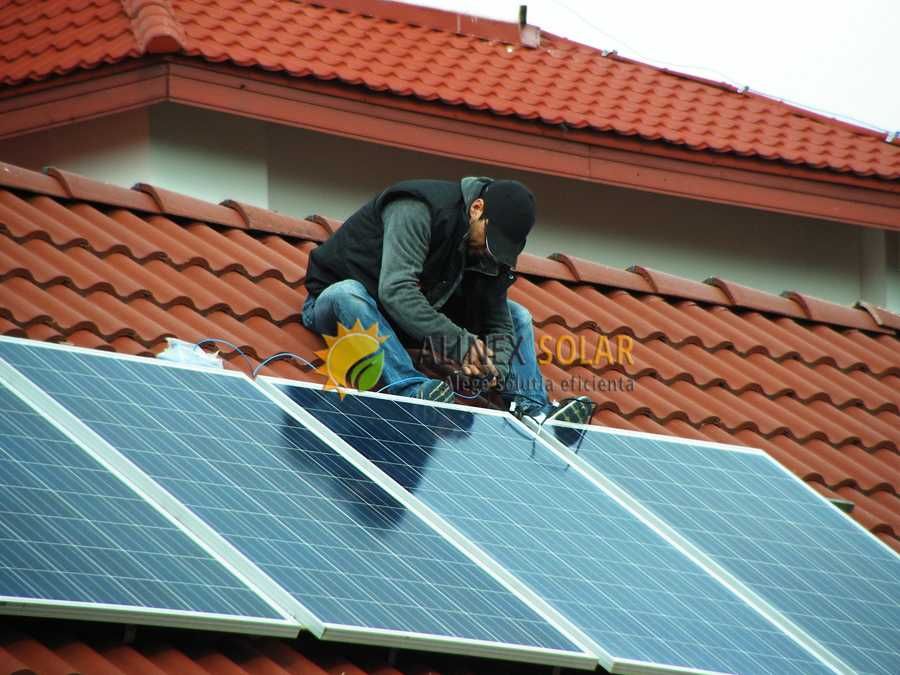 Panouri fotovoltaice, acumulatori, invertoare, montaj