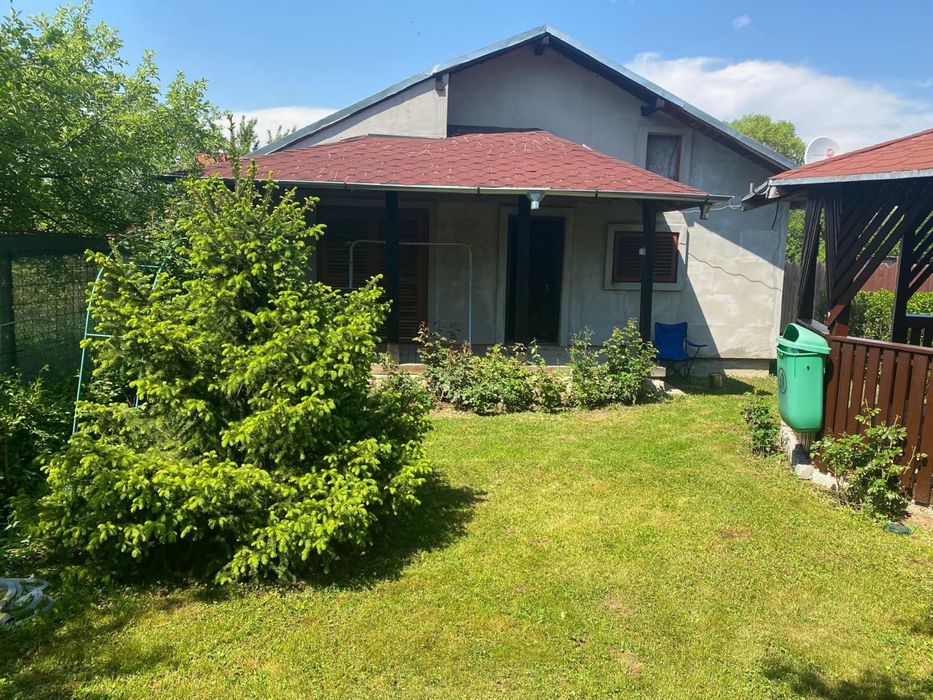 Vand casa in zona deosebita, linistita