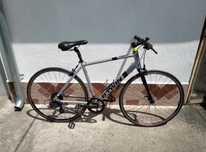 Bicicleta B'TWIN cadru aluminiu echipata Shimano roti 28