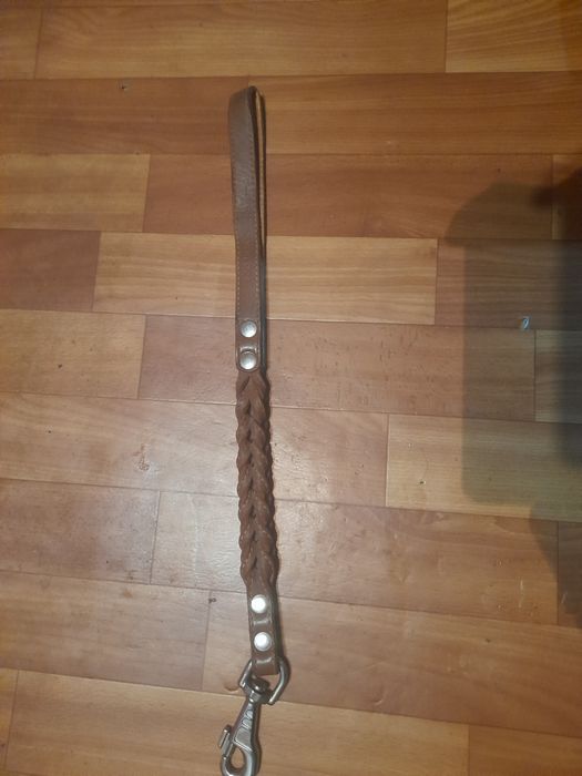 Короткий кожаный поводок