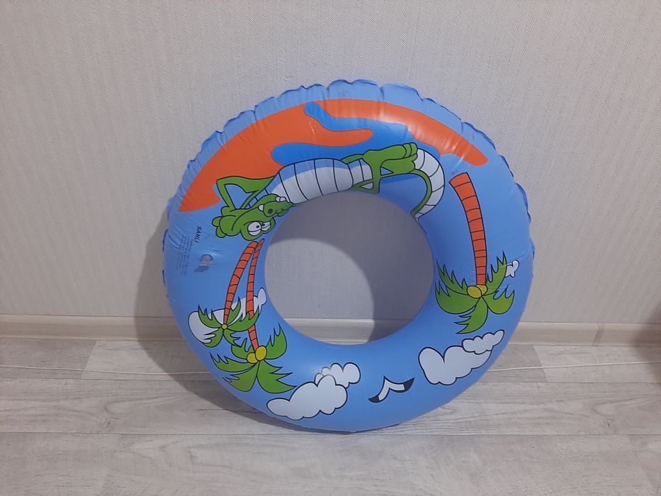 Продам круг до 12-13лет можно, жилет 5- 10 лет. За 3000тг