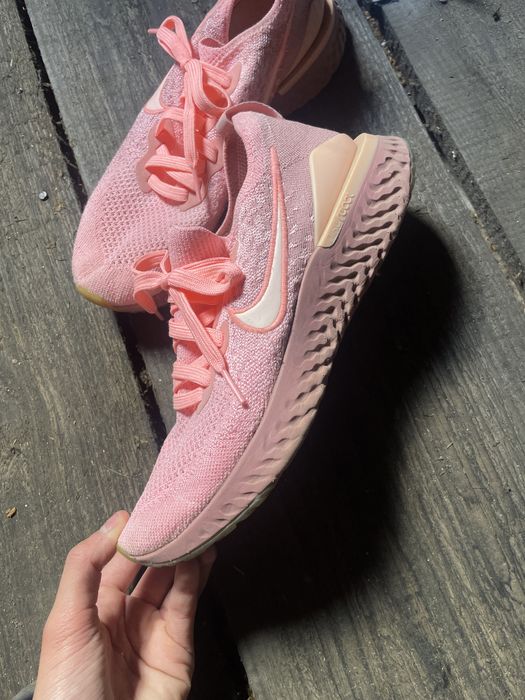 Vand Nike Epic React Flyknit.
