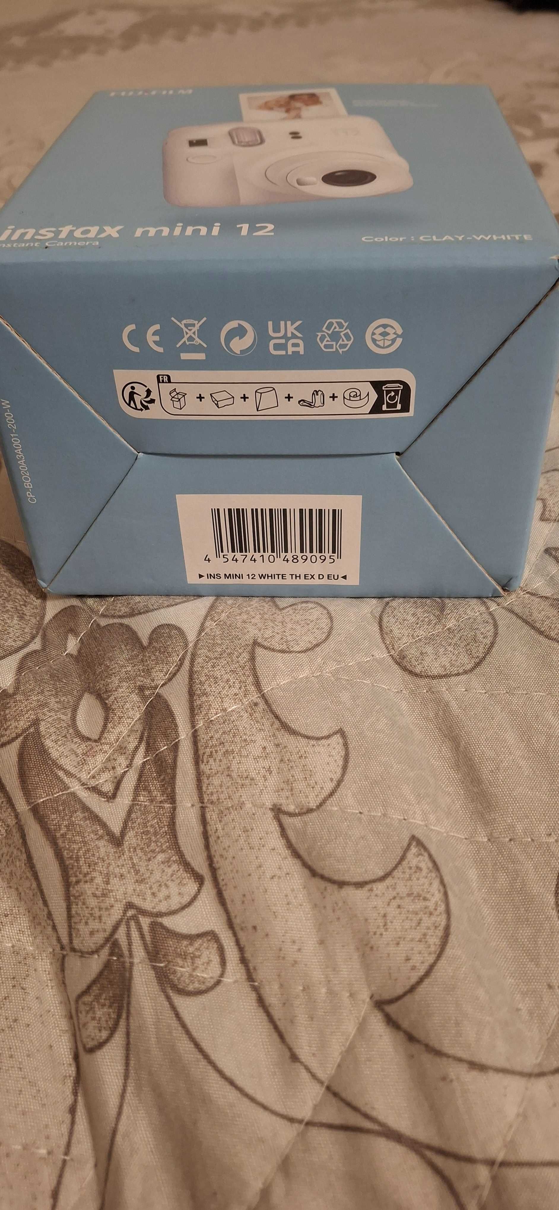 Instax mini 12,апарат за моментални снимки.