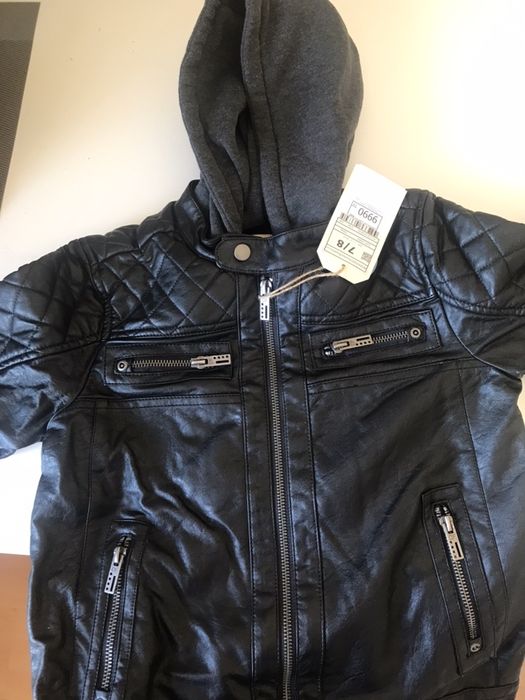 Кожанка с капюшоном на 7/8 лет новая с биркой,мальчик