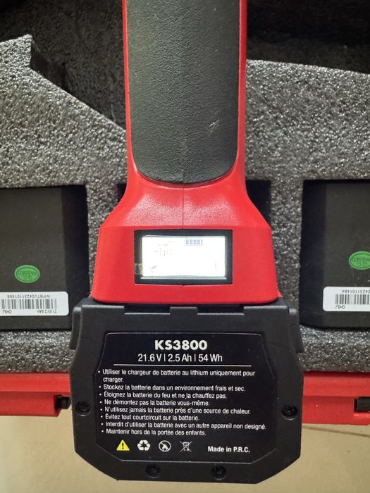 Nou. Foarfecă de grădinărit cu 3 acumulatori KPC