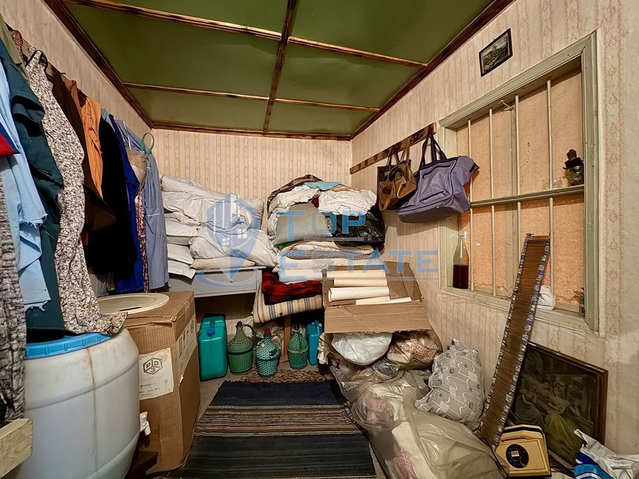 Къща с кладенец и голям двор в село Сушица, област Велико Търново