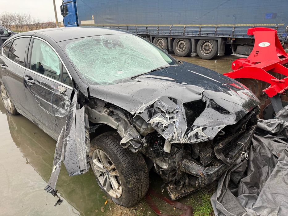 Vând Ford Mondeo mk5 avariat