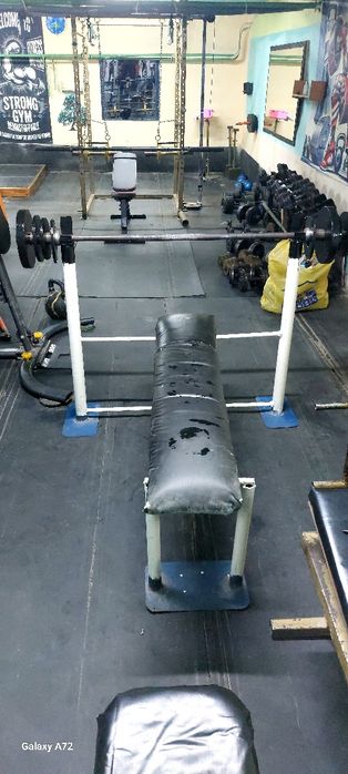 Стойка со штангой,гриф советский качественный,крепкий.