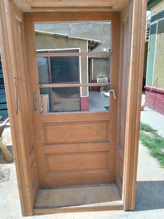 Ușa  lemn  masiv