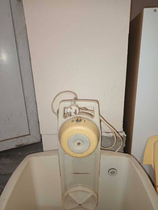 Малка пералня .пълен комплект .подходяща  за къмпинг