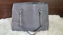 Posera Guess stare f buna