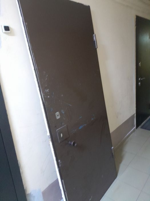 Продам входную дверь