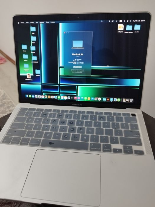 Macbook air m1 8gb.