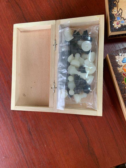 Дървени кутии шах,бридж ,карти пирограф рисунък от соца нови опаковани