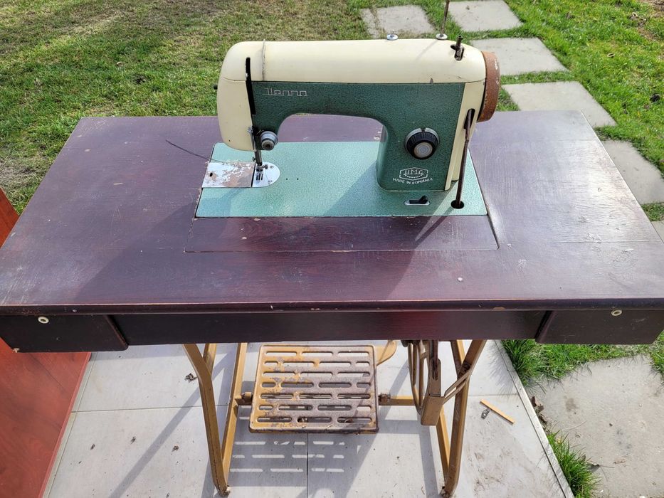 Masina de cusut ILEANA, an fabricatie 1975