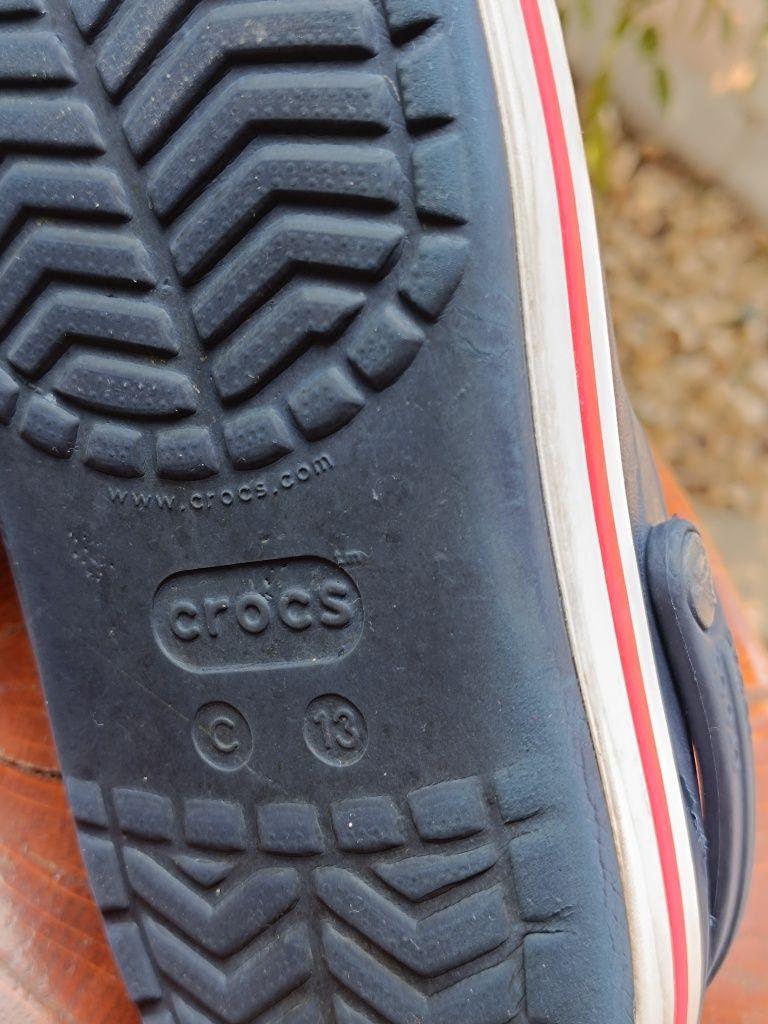 Vând șlapi Crocs