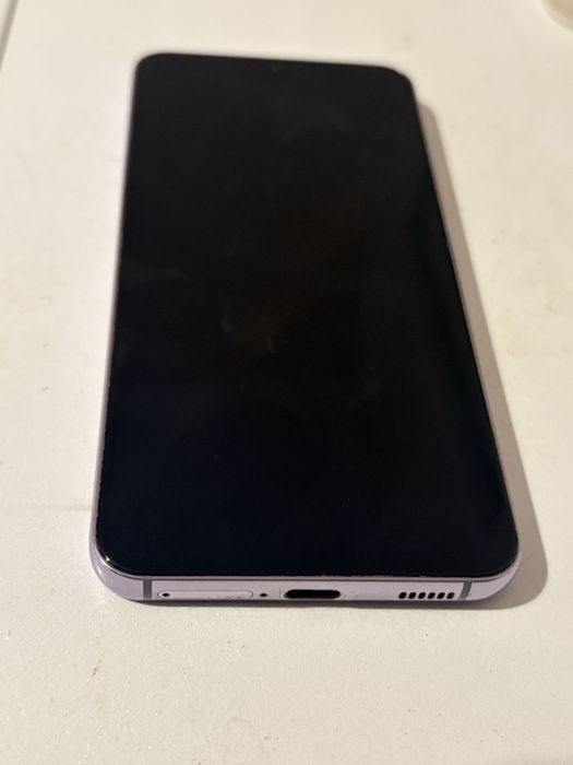 Продавам Samsung S22