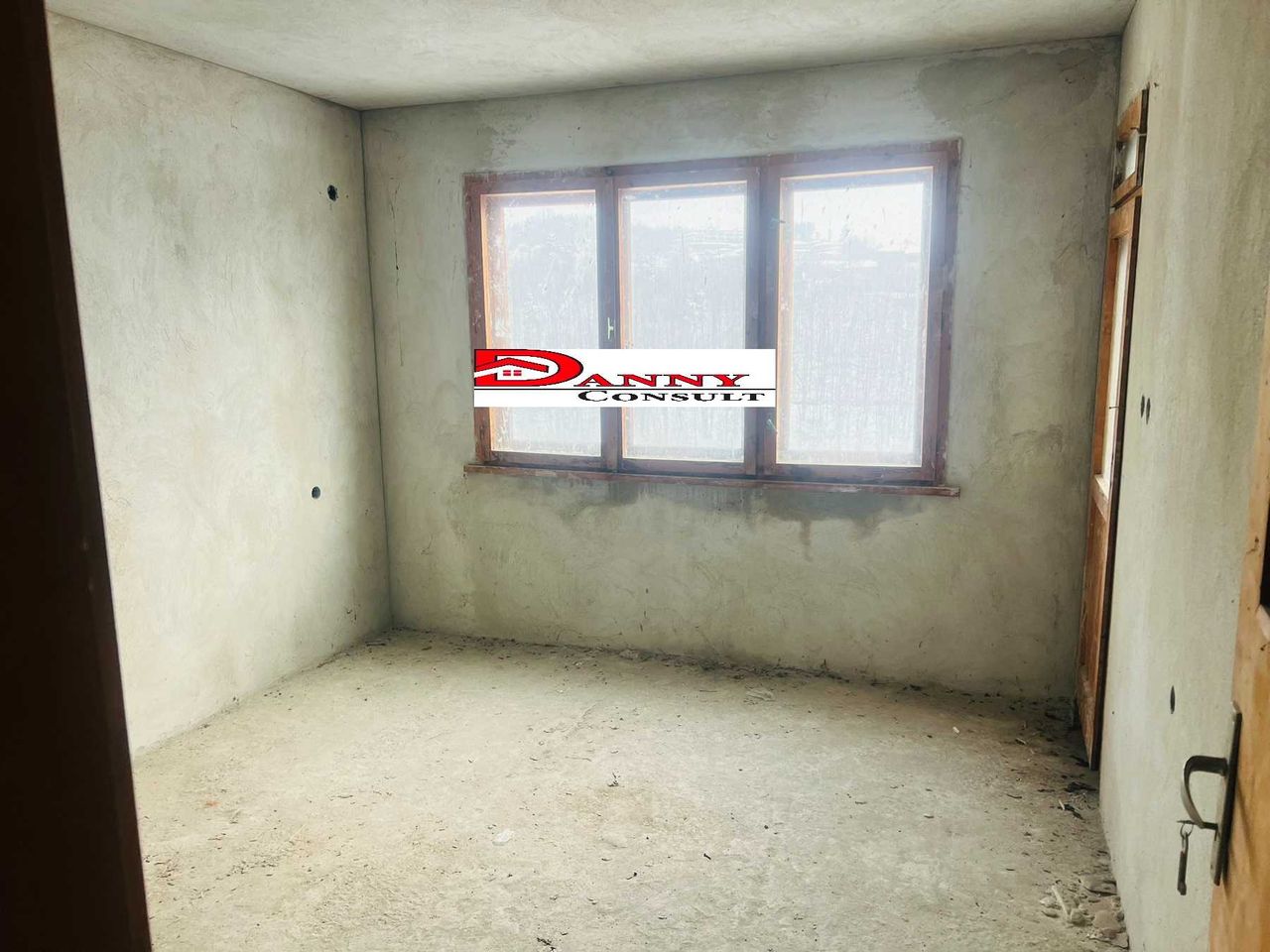 Продава се Тристаен апартамент в Трявна - 100 кв.м за 793 €/кв.м - Снимка #2
