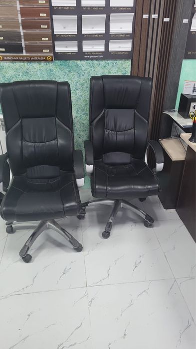 Кресла офсиные кожанные каждое по 30 тысяч
